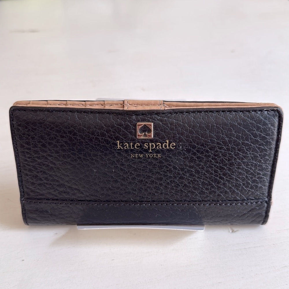 Kate Spade Black Pebbled Leather Wallet 😍😍😍